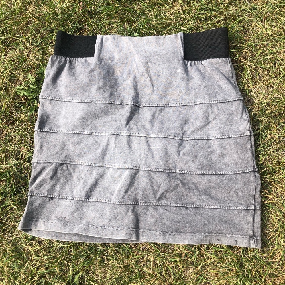 Vintage Urban Behavior Gray Layered Mini Skirt with Black Waistband